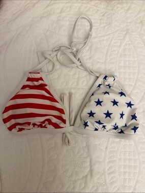 No Boundaries Women's Triangle Bikini Top - Red & Blue Stars